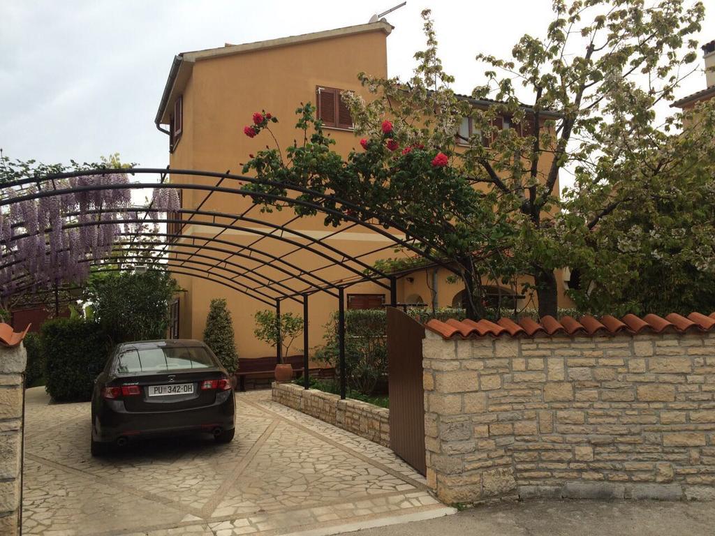 Villa Dolores Ровин Екстериор снимка
