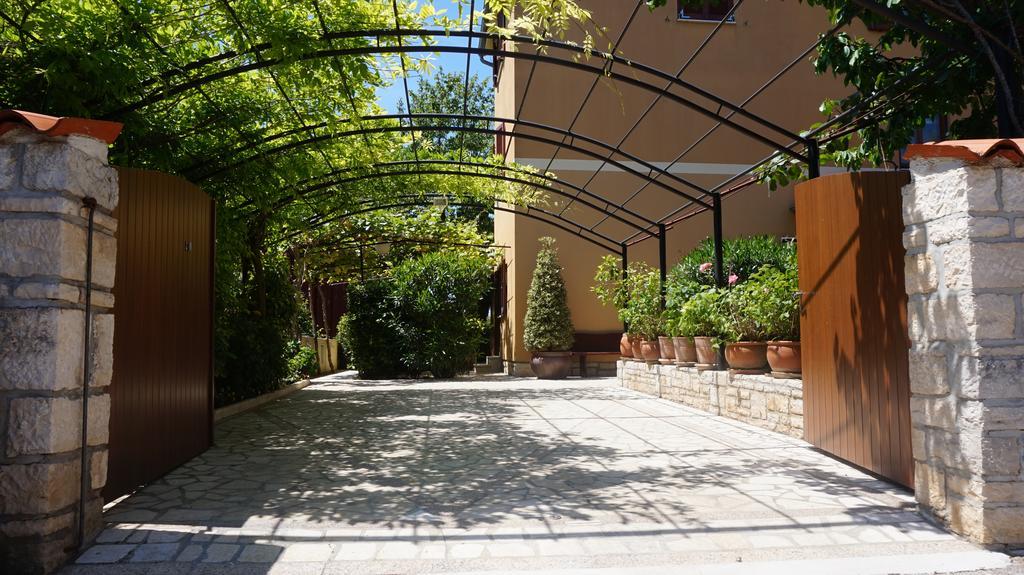 Villa Dolores Ровин Екстериор снимка
